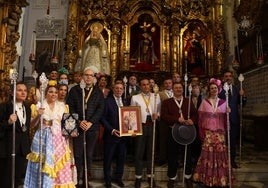 El barrio de Santa María se vuelca con la visita histórica de la hermandad del Rocío