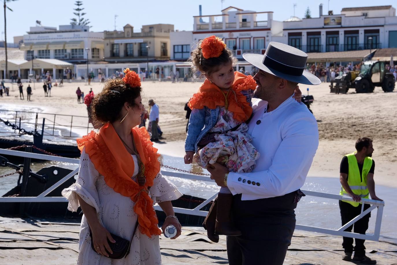 Fotos: la hermandad de Sanlúcar en el embarque en Bajo de Guía