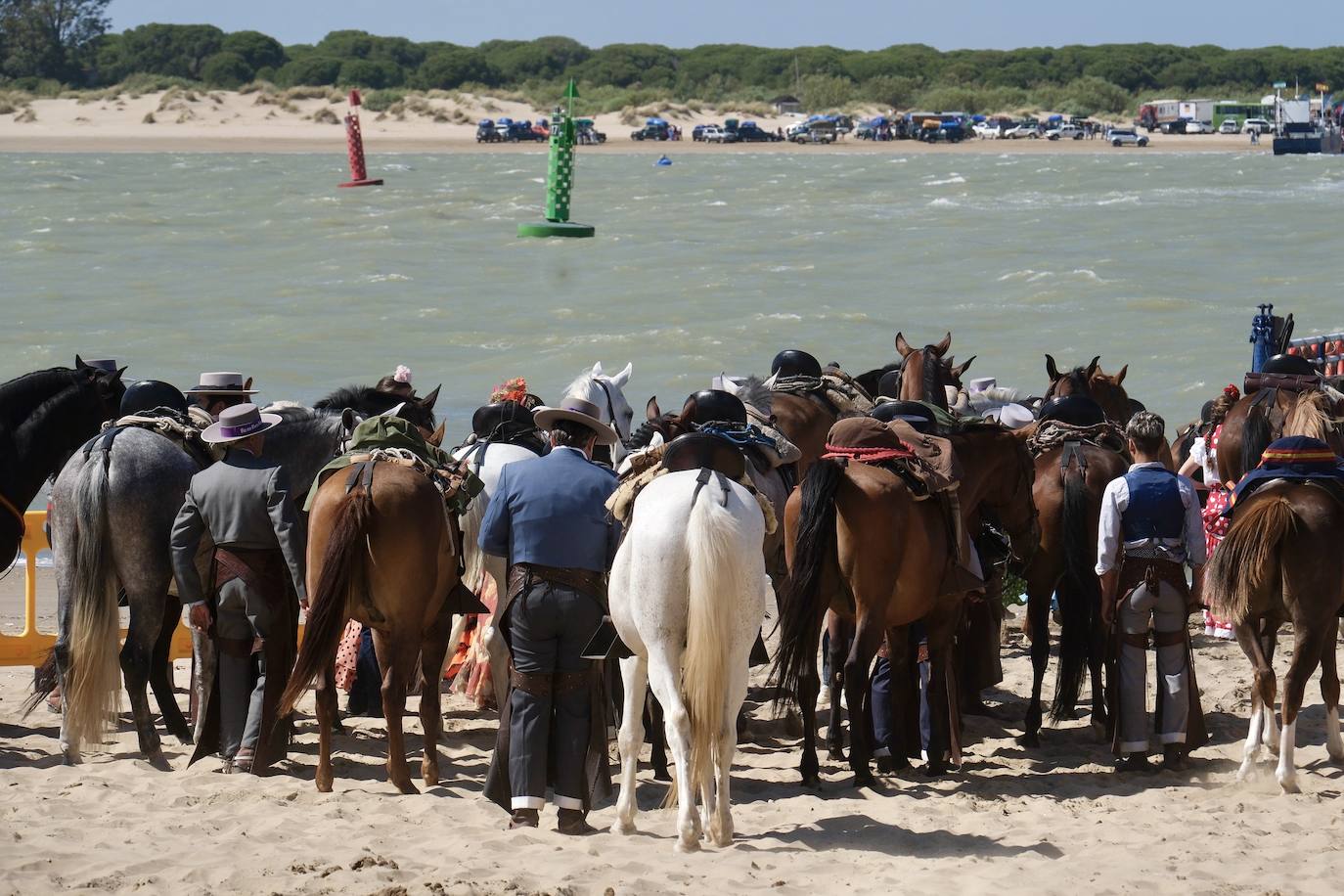 Fotos: embarque de la hermandad del Rocío de Jerez