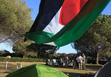 En la acampada de apoyo a Palestina en Puerto Real: «Pagan justos por pecadores»