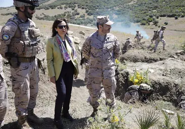 Polémica visita de la ministra de Defensa a la Sierra del Retín