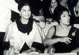 Lola Flores, con Ava Gardner en la sala Chicote de Madrid
