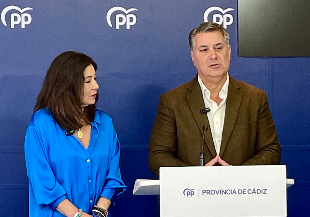 Ana Moreno e Ignacio Romaní este jueves en rueda de prensa en la sede del PP en Cádiz.