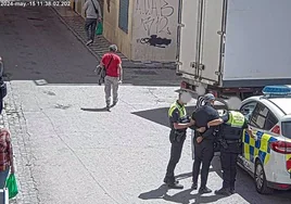 Agrede a un policía local de Algeciras cuando la grúa retiraba su coche