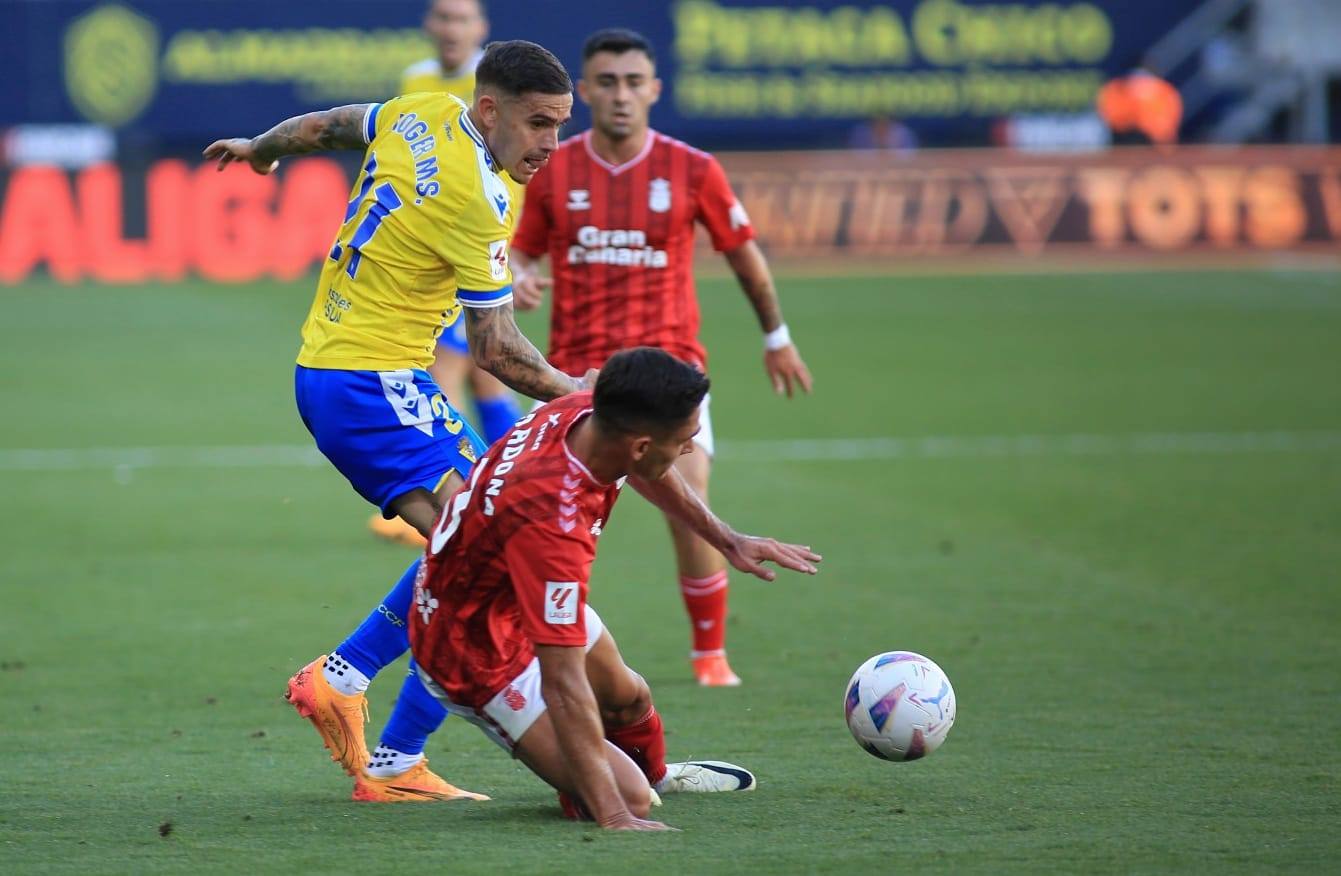 Fotos: Las imágenes del partido Cádiz CF-Las Palmas en Carranza