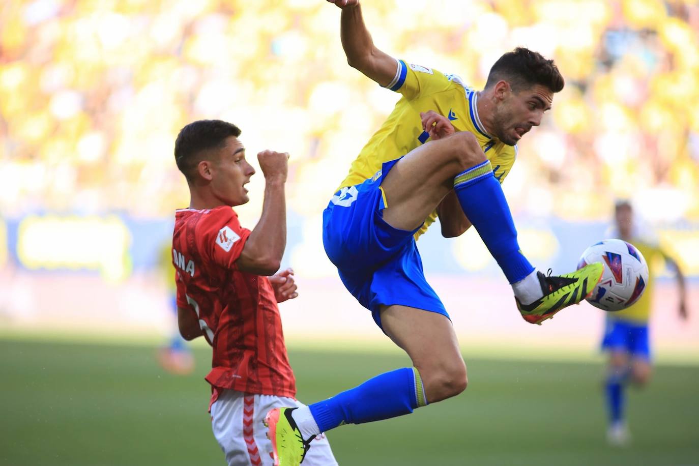 Fotos: Las imágenes del partido Cádiz CF-Las Palmas en Carranza