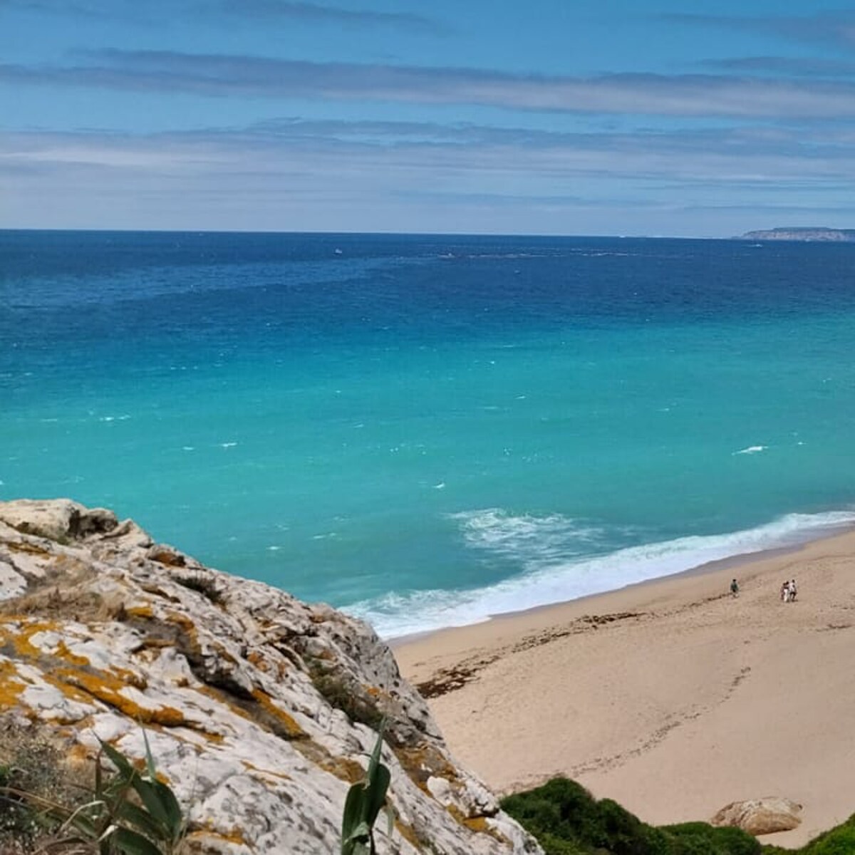Una de las playas más tranquilas de Cádiz se encuentra junto a un antiguo búnker