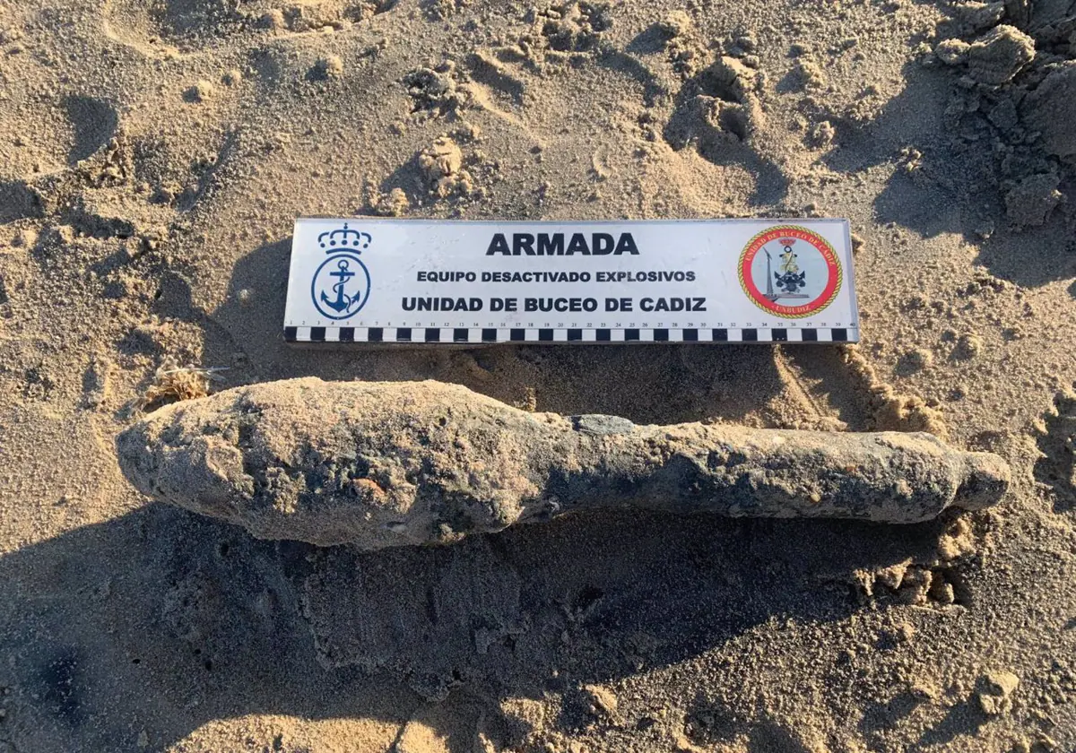 La Armada neutraliza un cohete contra-carro hallado en la playa de Camposoto