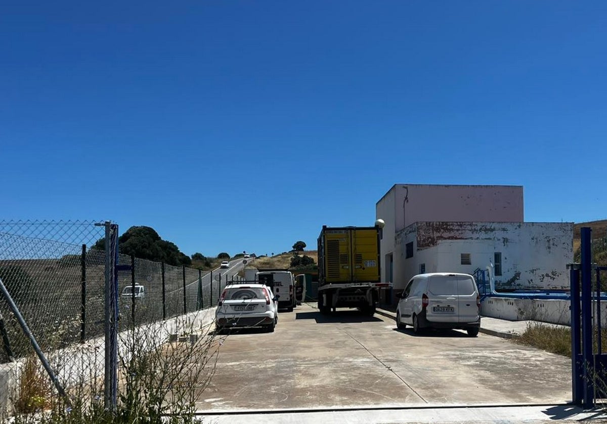 Cuatro ladrones roban el cableado de una estación de bombeo y obligan a cortar el agua en Vejer y Barbate