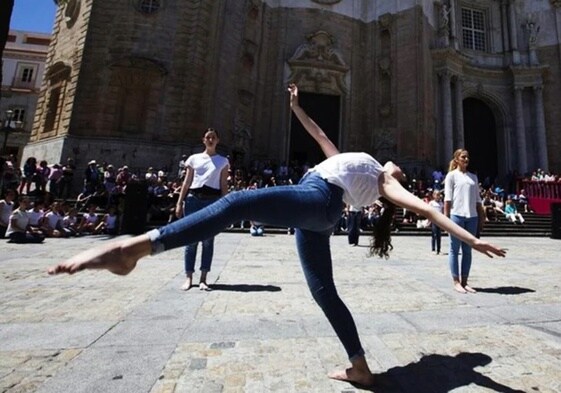 Las calles de Cádiz volverán a llenarse de danza.
