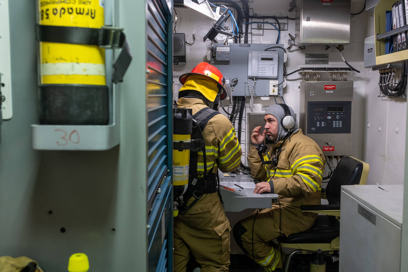 Imágenes del ejercicio de daño y control en la fragata &#039;Cristóbal Colón&#039;