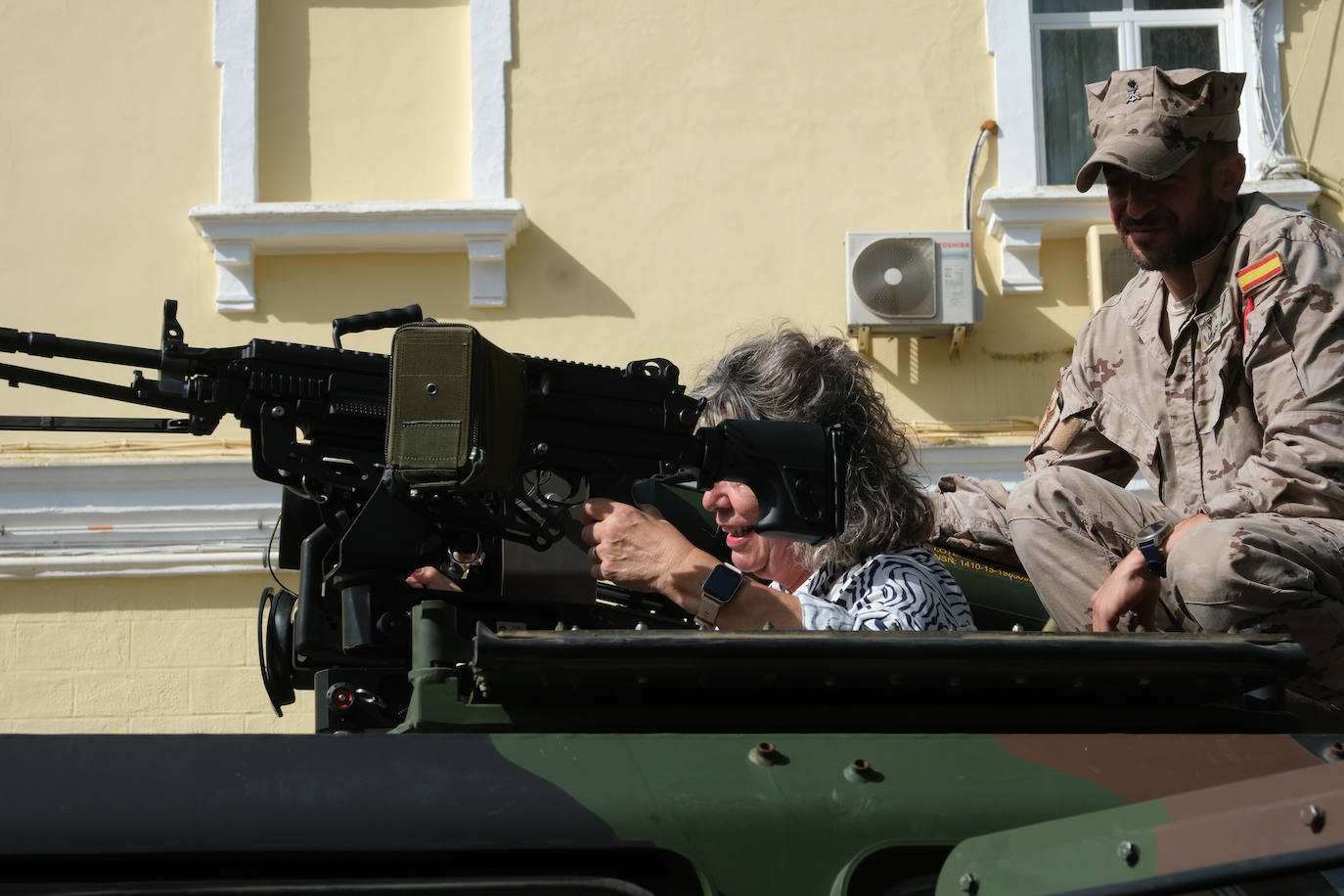 Fotos: San Fernando celebra el Día de las Fuerzas Armada con una exposición de material militar