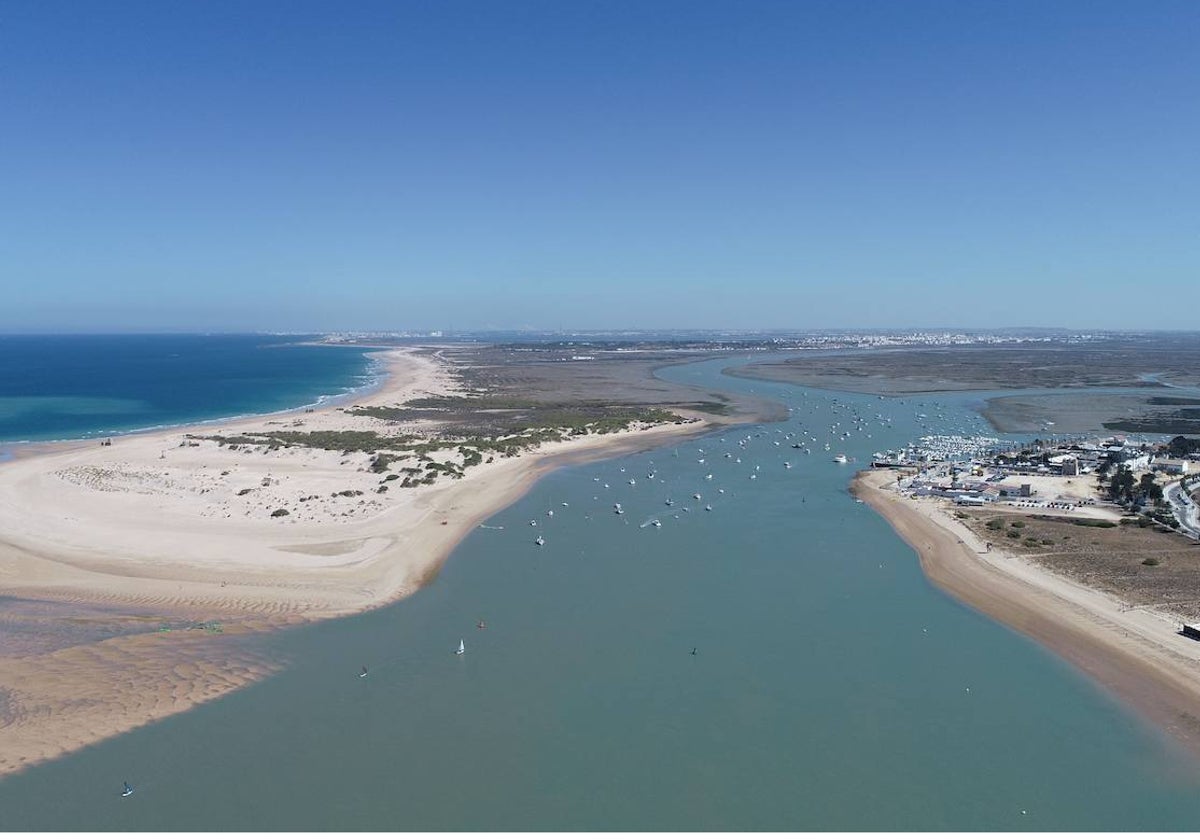 La Junta protege la Punta del Boquerón y el islote de Sancti Petri y restringe el paso