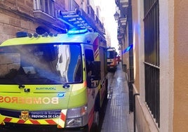 Alarma por dos incendios simultáneos en dos casas de Cádiz capital