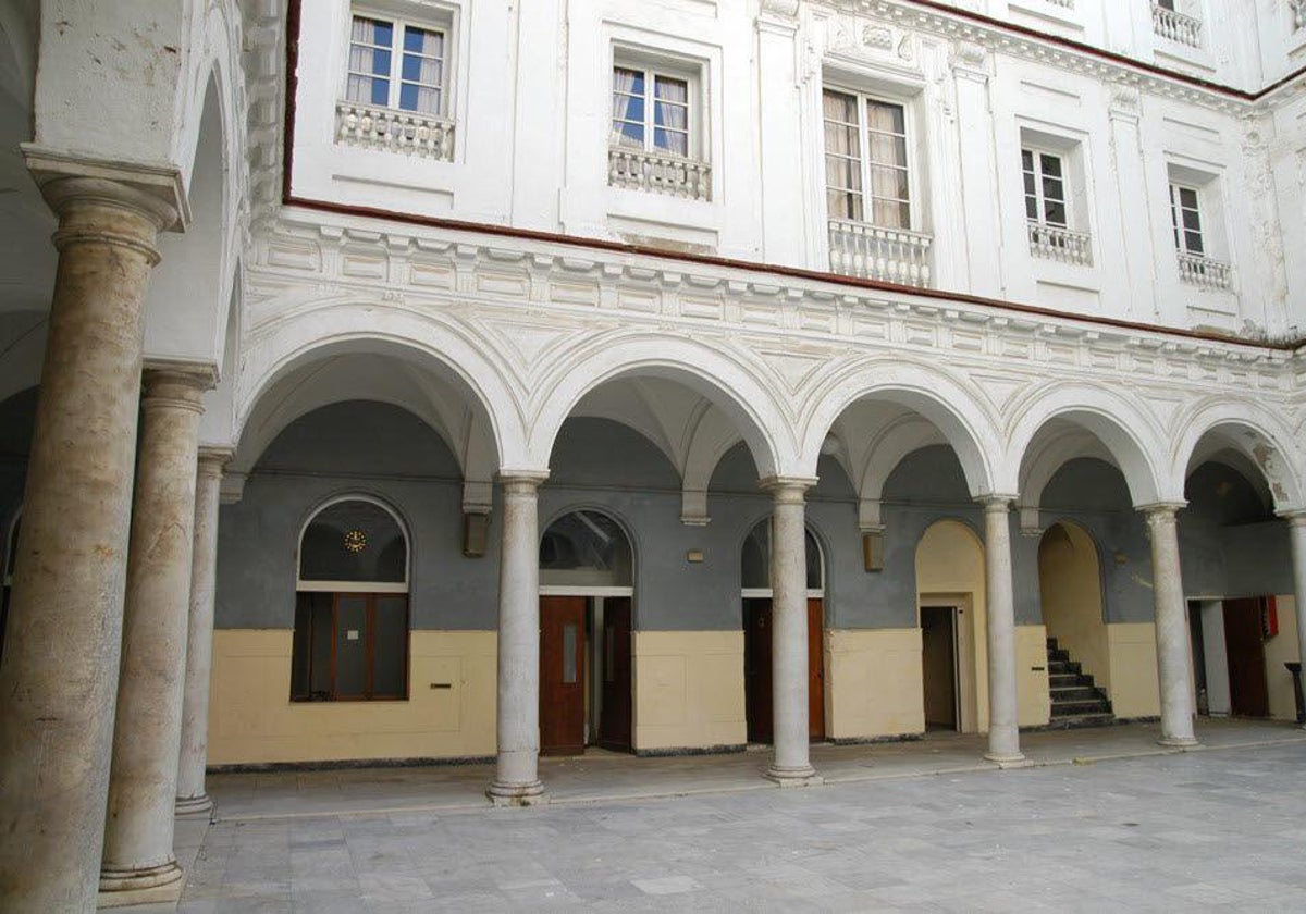 Imagen de archivo del patio del histórico inmueble cuando albergaba el Instituto Rosario.