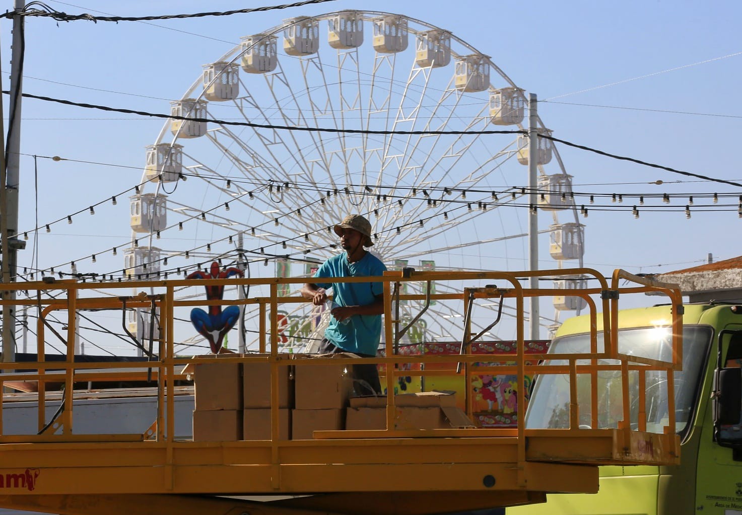 Fotos: El Puerto ultima los preparativos para su Feria