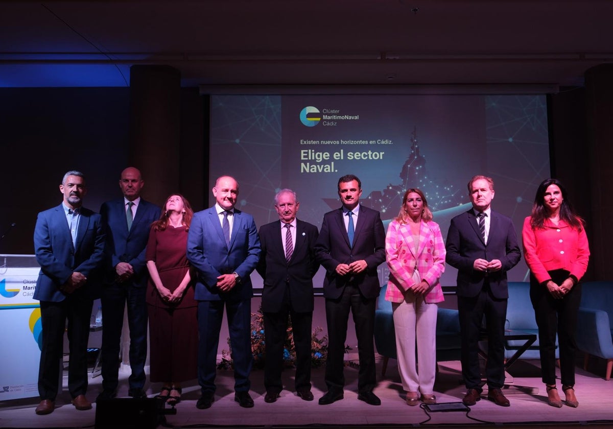 Foto de familias de las personas que han participado en la presentación de las jornadas