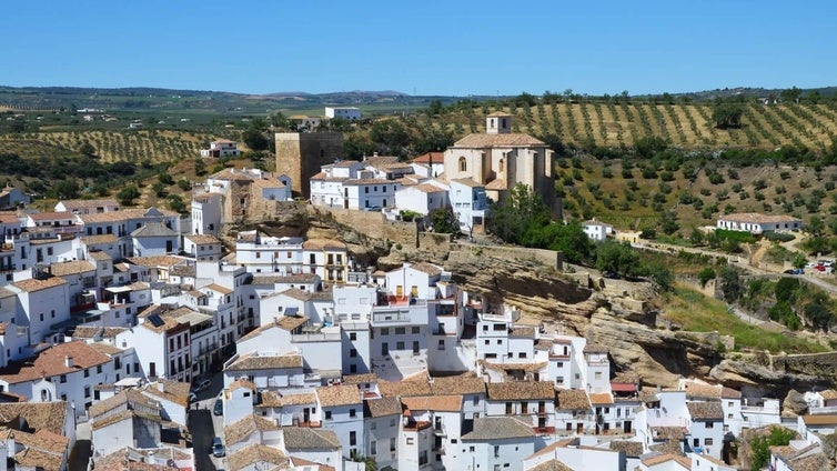 Una calle de un pueblo de Cádiz, destacada como una de las 30 más bonitas del mundo