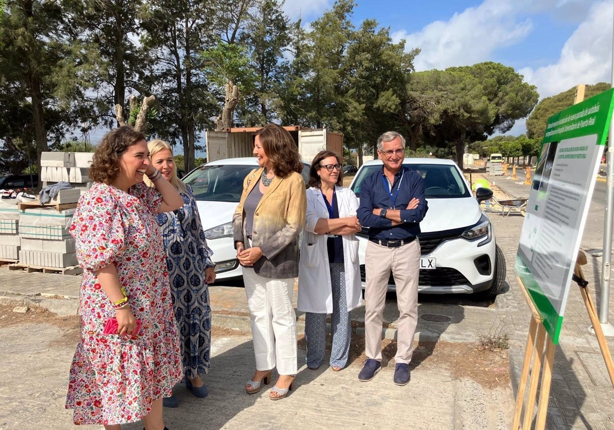 Comienzan las obras para establecer una parada de autobús metropolitano en el Hospital de Puerto Real