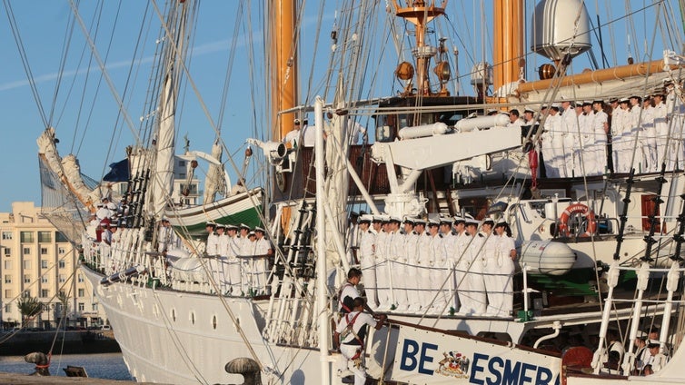 Visita el Buque Esmeralda, el tercer velero más grande del mundo, en Cádiz