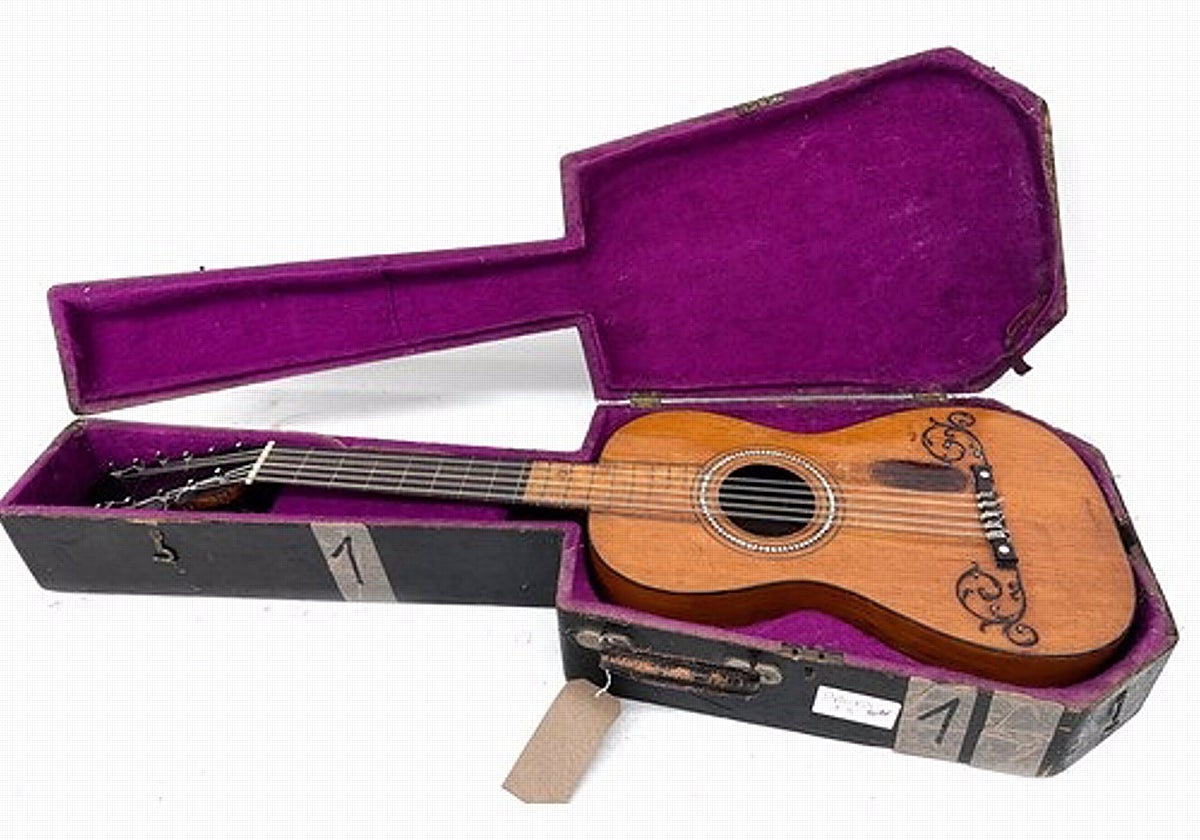 Más de 13.000 euros por una guitarra española hecha en Cádiz: es