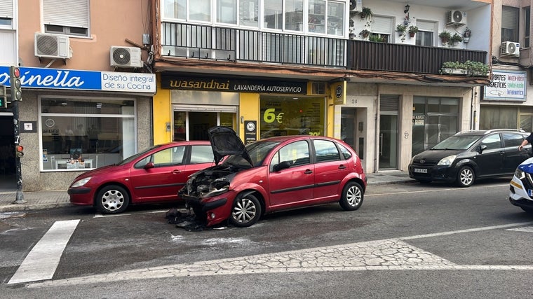 El coche que ha salido ardiendo.