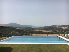 Así es la casa rural que se puede alquilar en la provincia de Cádiz y cuenta con una fantástica piscina infinita