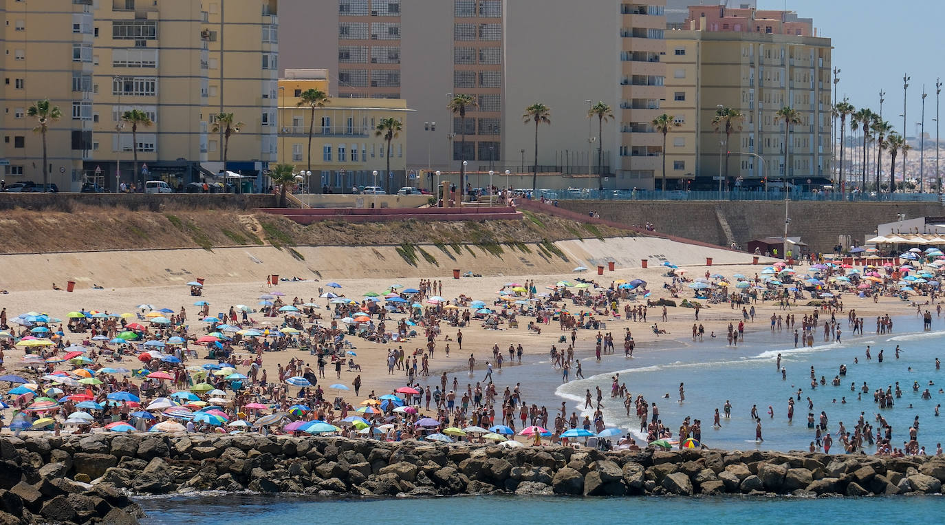 Fotos: Cádiz disfruta de su primer fin de semana de verano