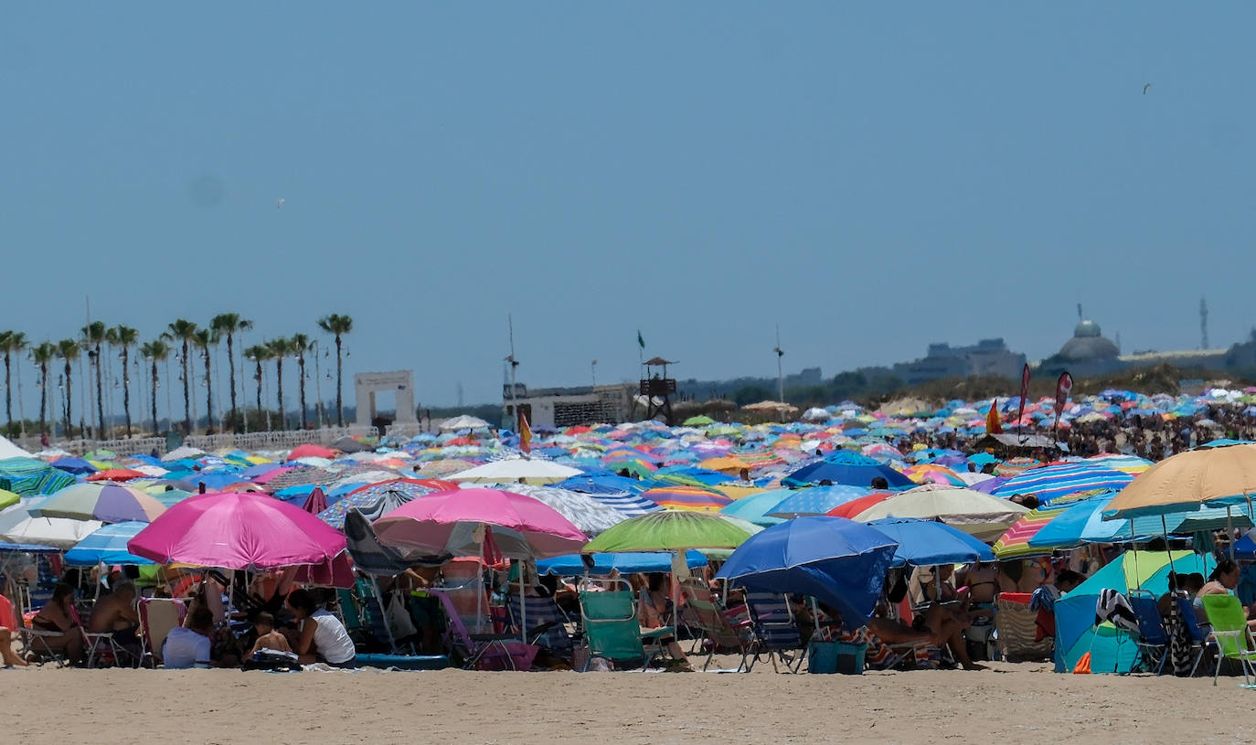 Fotos: Cádiz disfruta de su primer fin de semana de verano