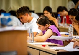 La Universidad le gana la partida a la Formación Profesional en Cádiz