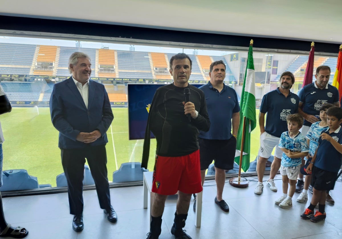 Bruno García con el brazo en cabestrillo en la entrega de premios.