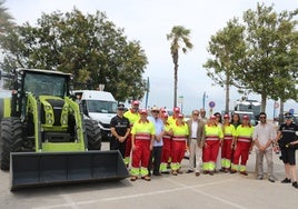 Chiclana presenta la nueva maquinaria para el servicio de limpieza en la zona del litoral