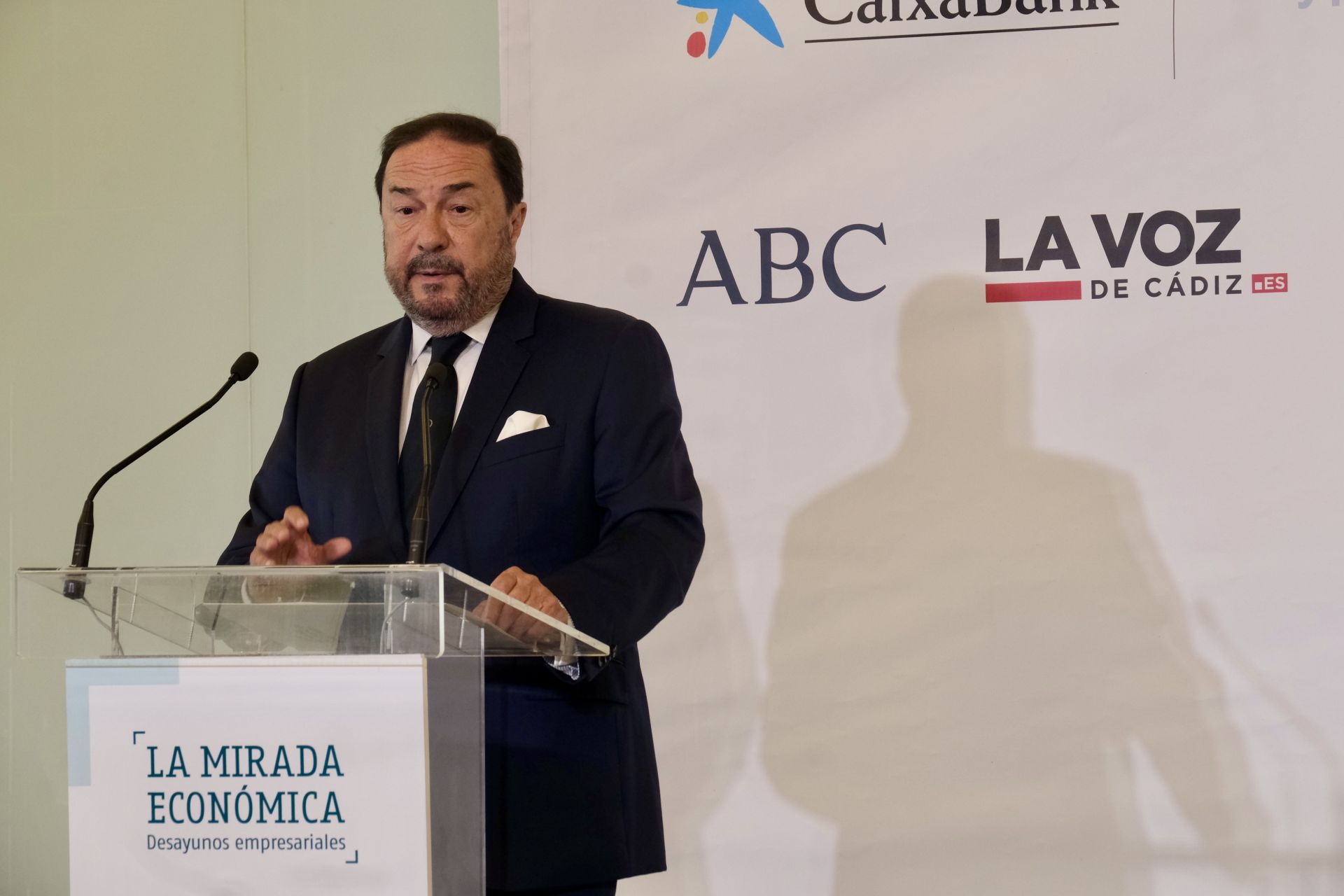 Fotos: Alfonso Serrat, en la Mirada Económica de ABC y La Voz