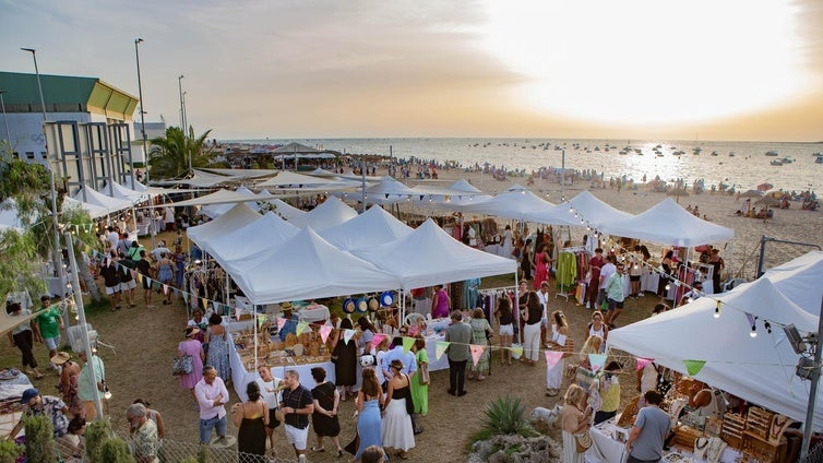 Mercadillos con encanto en la provincia de Cádiz para este verano de 2024: fechas, horarios y detalles