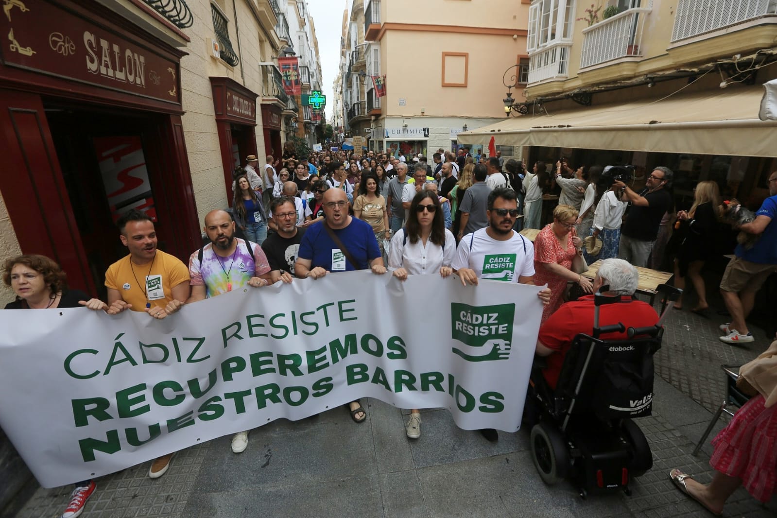 Fotos: Las imágenes de la manifestación en Cádiz contra el exceso turístico