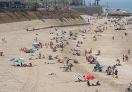 Horarios y servicios de las playas de Cádiz para la temporada alta que comienza este lunes