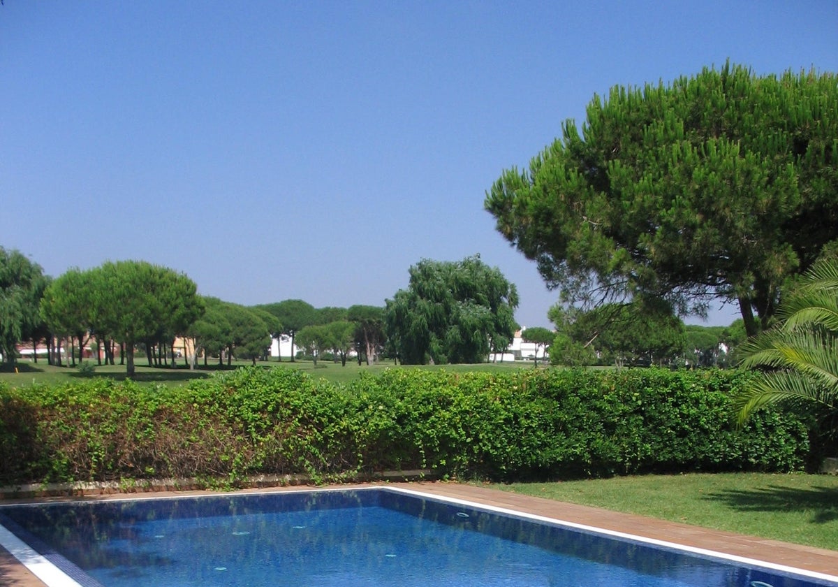 Imagen de archivo de una piscina privada