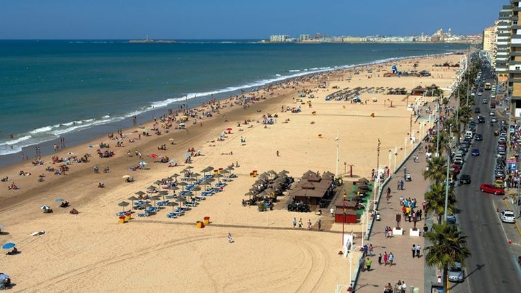 Agresiones a la Policía en la playa Victoria de Cádiz