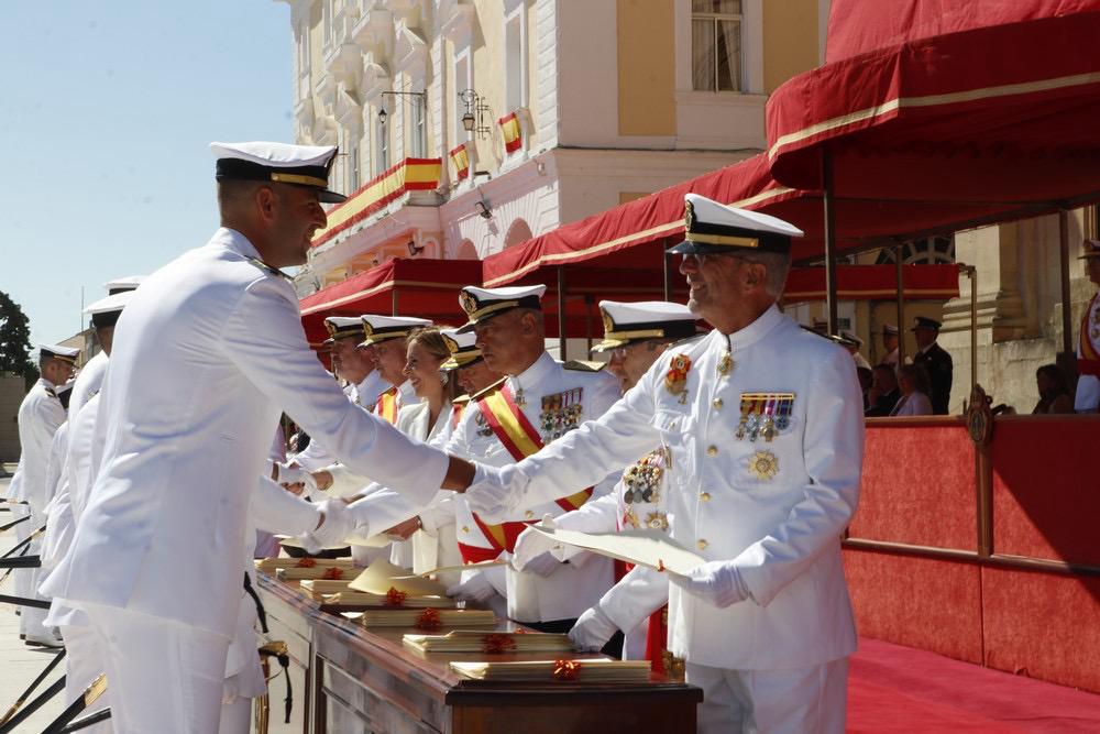 Fotos: Así ha sido la entrega de los Reales Despachos a los nuevos suboficiales de la Armada