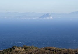 Desaparecen dos futbolistas en el Estrecho de Gibraltar tras un paseo en yate