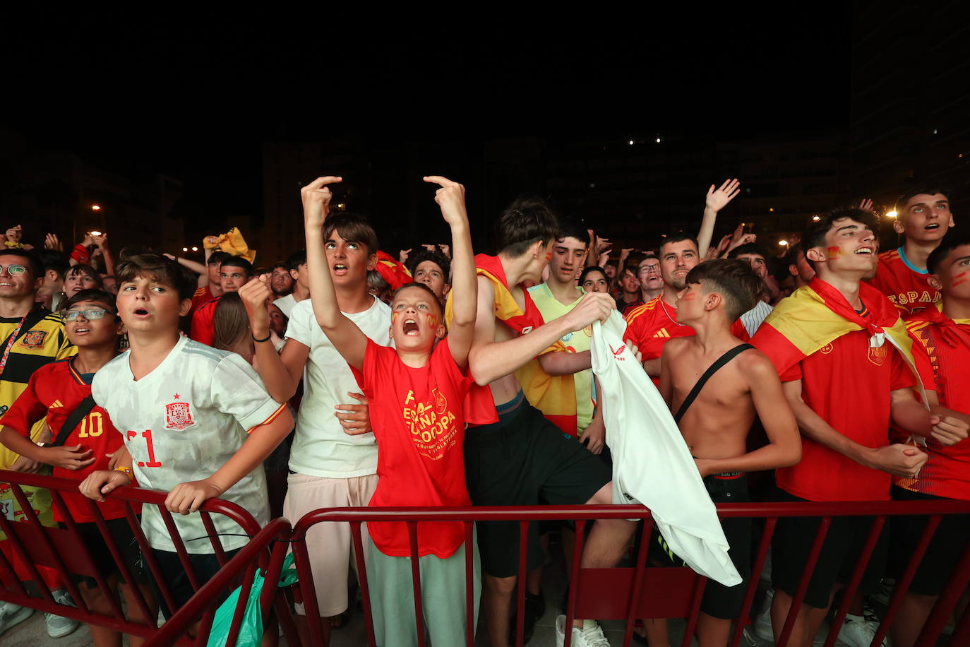 FOTOS: Los aficionados portuense se emocionan con el partido de España en la Eurocopa