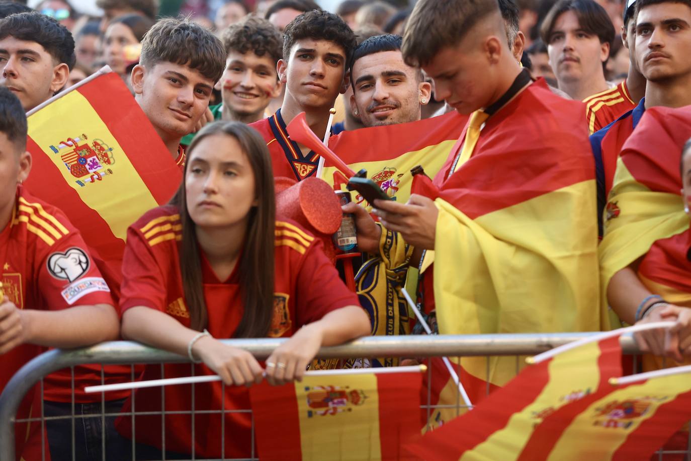 FOTOS: Los aficionados portuense se emocionan con el partido de España en la Eurocopa