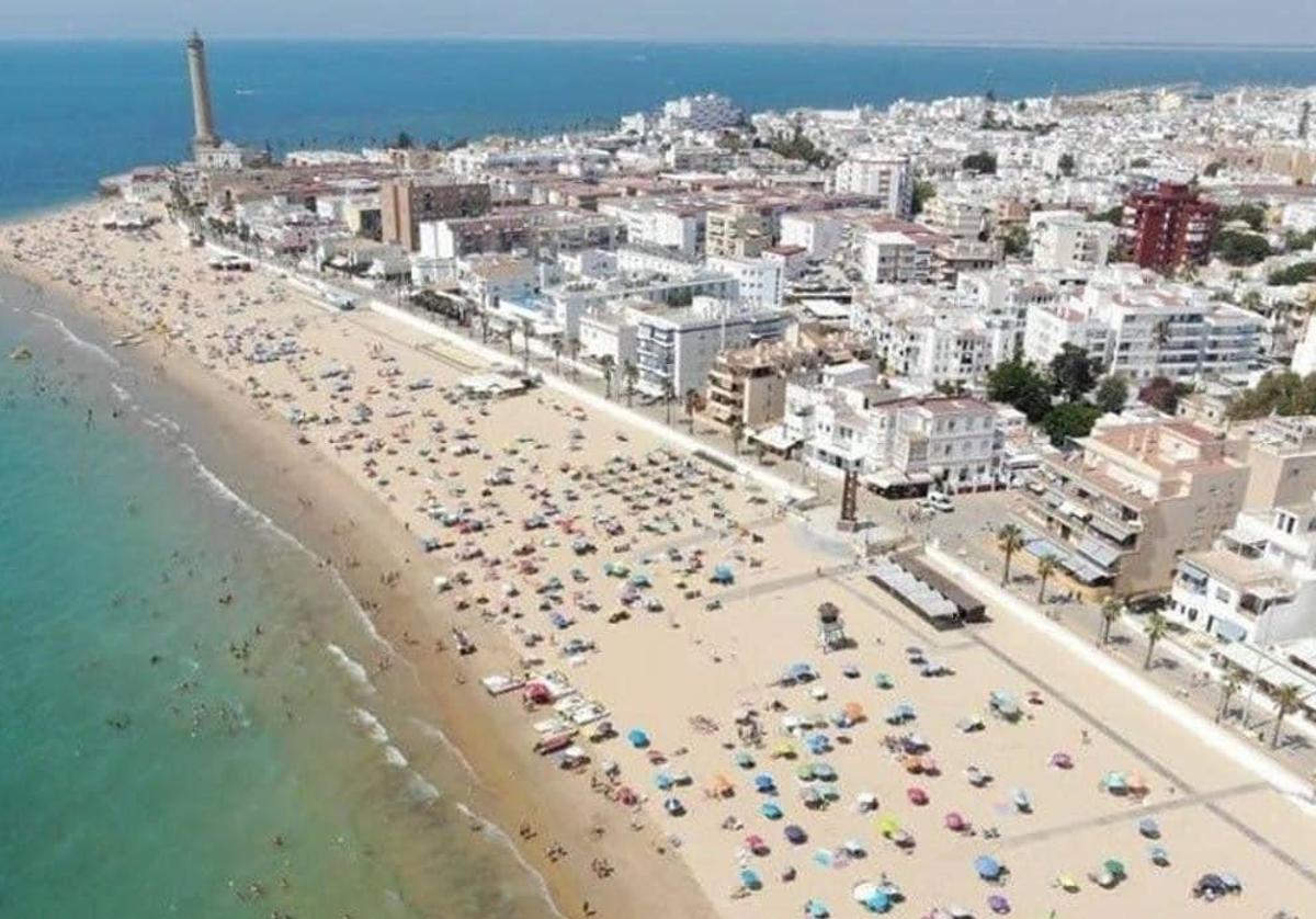 Imagen aérea de la playa de Regla de Chipiona