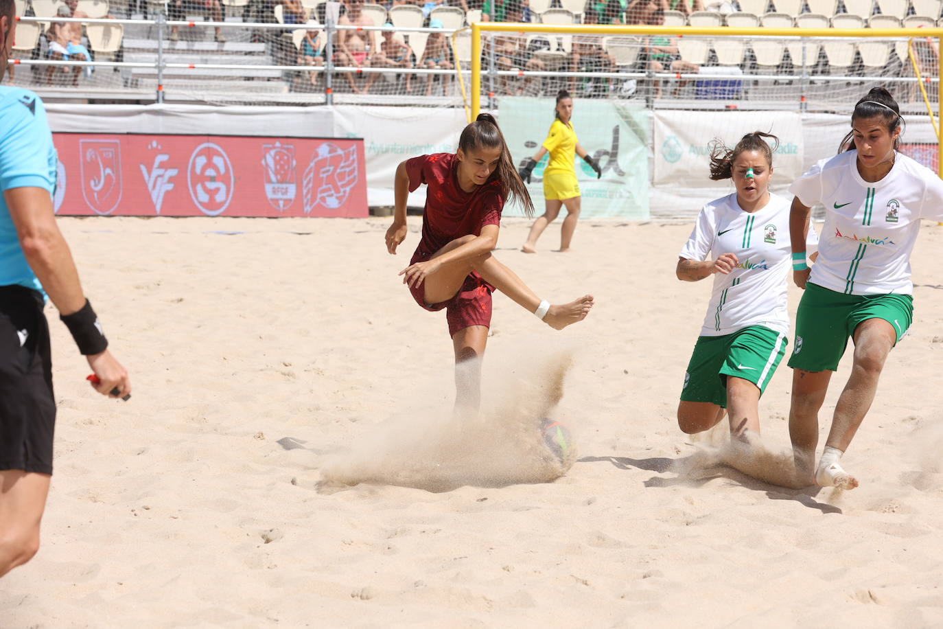 Fotos: El mejor fútbol playa se da cita en el Cádiz Arena