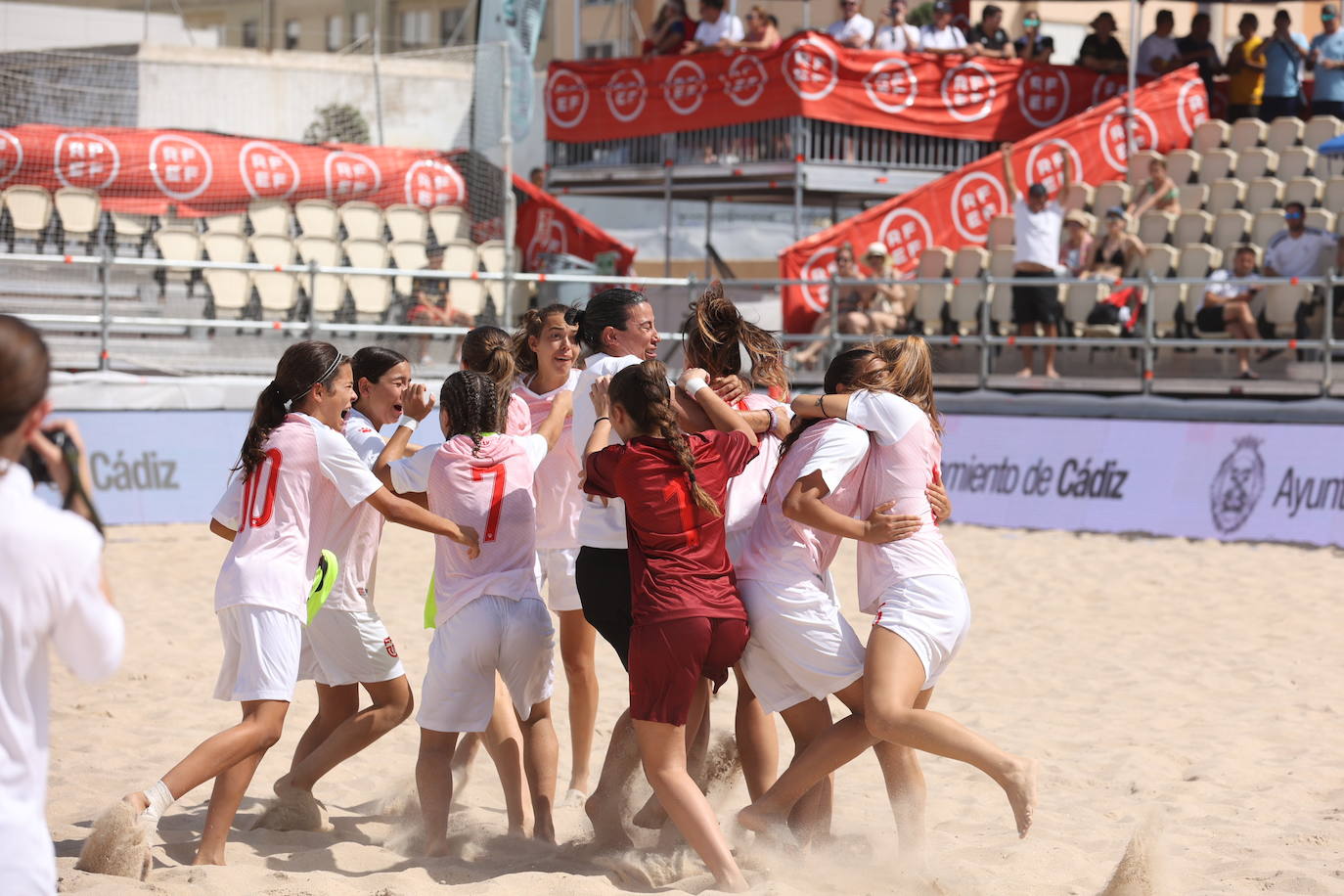 Fotos: El mejor fútbol playa se da cita en el Cádiz Arena