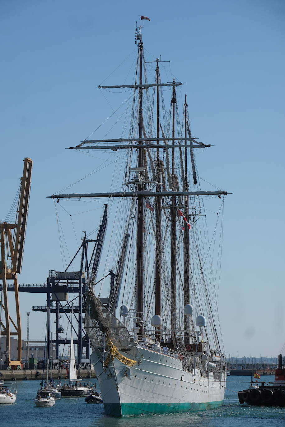 Fotos: Así ha sido la llegada de Elcano a Cádiz