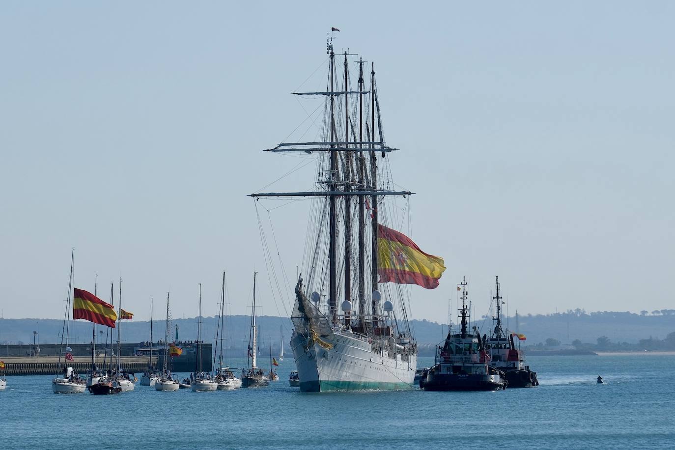 Fotos: Así ha sido la llegada de Elcano a Cádiz