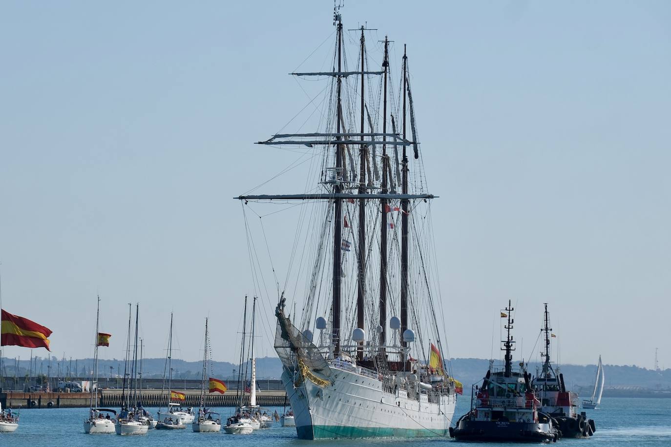 Fotos: Así ha sido la llegada de Elcano a Cádiz