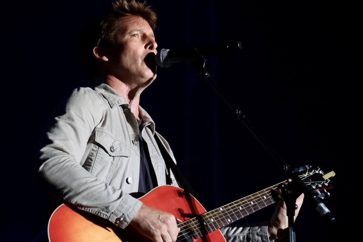 Fotos: James Blunt conquista Sancti Petri