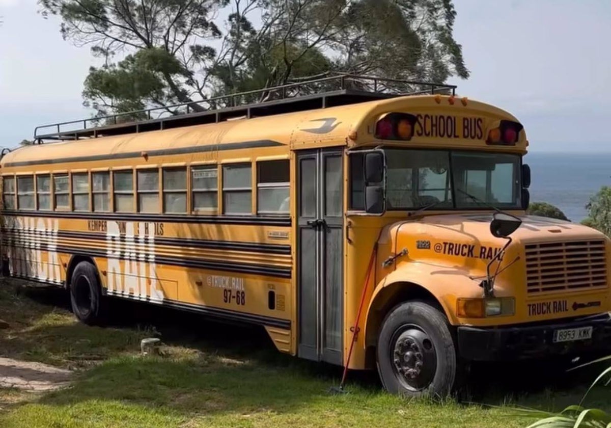 &#039;Jack&#039;, el autobús escolar americano con el que puedes ir de fiesta, dormir y conocer la provincia de Cádiz